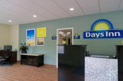 Days Inn by Wyndham Lincoln - image 3