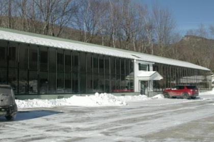 Travelodge by Wyndham Lincoln Near White Mountain - image 1