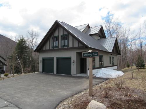 Experience a newly constructed private home across from Loon Mountain! - main image
