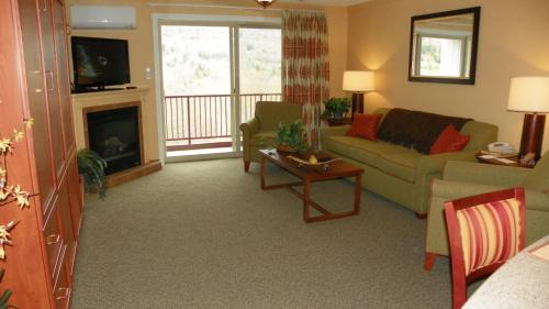 Hit the Slopes and then relax at your Pollard Brook Vacation Condo in Lincoln NH near Loon! - PB Dec 24th-31st 1Ter - image 3