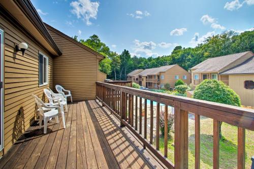 Lincoln Condo with Pool Access 6 Mi to Loon Mtn - main image