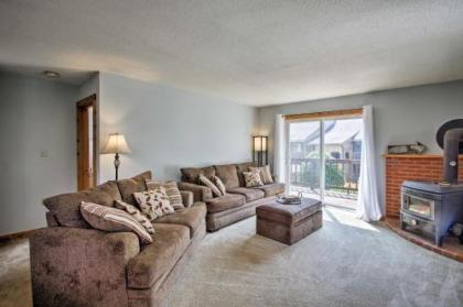 Lincoln Condo with Pool Access 6 Mi to Loon Mtn - image 4