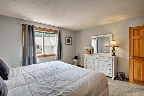 Lincoln Condo with Pool Access 6 Mi to Loon Mtn - image 5