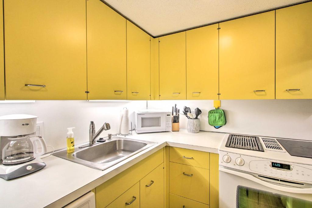 Lincoln Condo with Amenities and Shuttle to Loon! - image 7