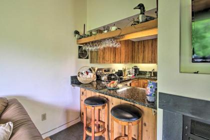 Ideally Located Lincoln Condo Pets Welcome! - image 7