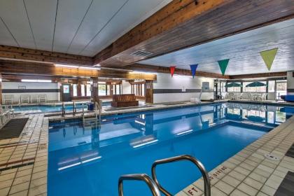 Village of Loon Mtn Condo with Fireplace and Balcony! - image 2