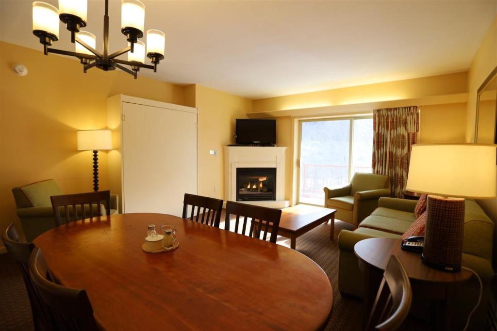 A Holiday Getaway at Pollard Brook Resort in Lincoln! - PB Dec 26th-Jan 2nd 2Hur - image 3