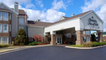 Hampton Inn & Suites Lincolnshire - image 11