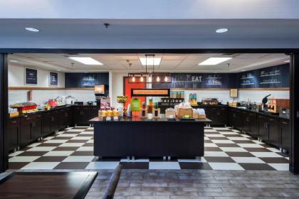 Hampton Inn & Suites Lincolnshire - image 15