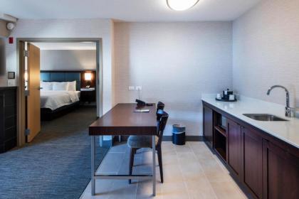 Hampton Inn & Suites Lincolnshire - image 21