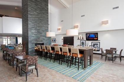 Hampton Inn & Suites Lincolnshire - image 5