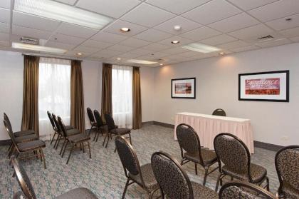 Hampton Inn & Suites Lincolnshire - image 8