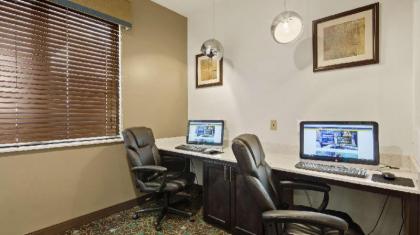 Best Western Lindsay Inn & Suites - image 10