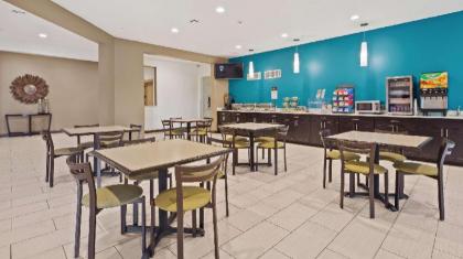 Best Western Lindsay Inn & Suites - image 12