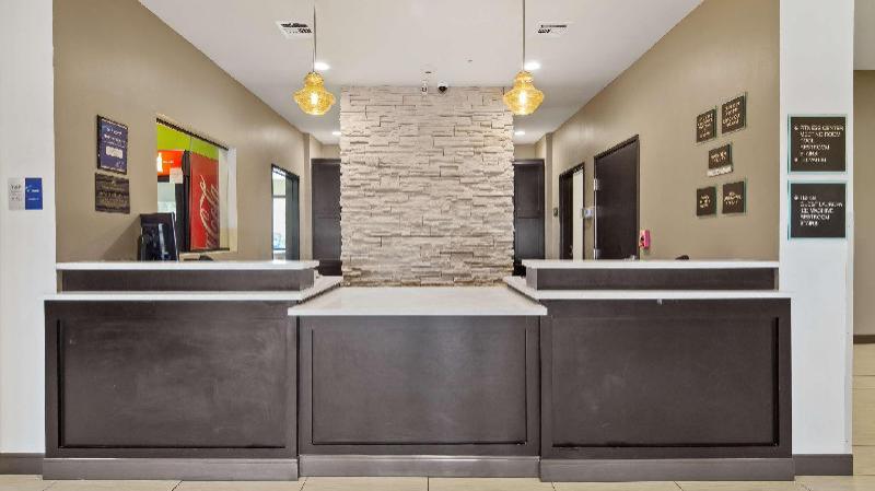 Best Western Lindsay Inn & Suites - image 2