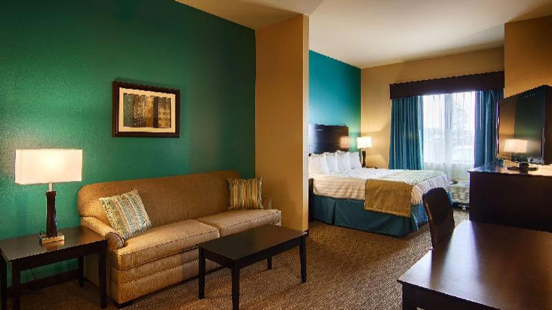 Best Western Lindsay Inn & Suites - image 5