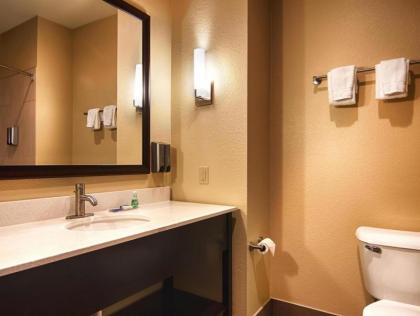 Best Western Lindsay Inn & Suites - image 8