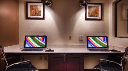 Best Western Lindsay Inn & Suites - image 9