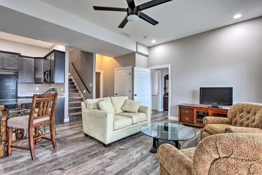Pet-Friendly Lake Ozark Escape with Deck and Views - image 5