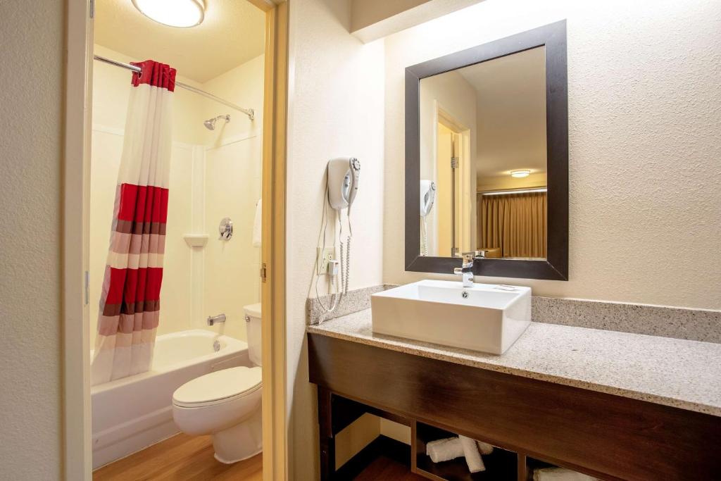 Red Roof Inn PLUS+ Baltimore-Washington DC/BWI Airport - image 4
