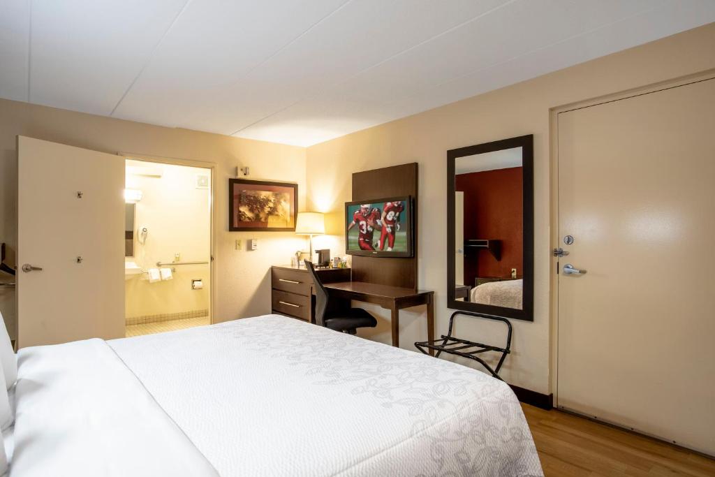 Red Roof Inn PLUS+ Baltimore-Washington DC/BWI Airport - image 7