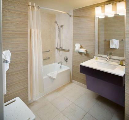 DoubleTree by Hilton Baltimore - BWI Airport - image 10
