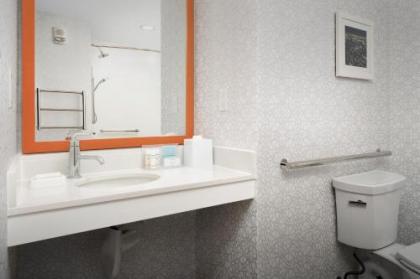 Hampton Inn Baltimore-Downtown-Convention Center - image 3