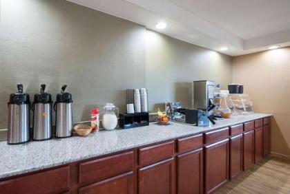 Quality inn near Pimlico Racetrack - image 5
