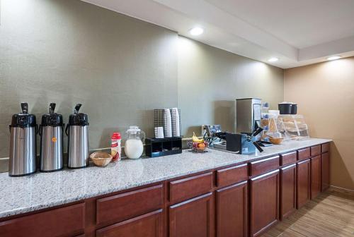 Quality inn near Pimlico Racetrack - image 5