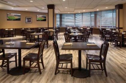 Sheraton Inner Harbor Hotel - image 4