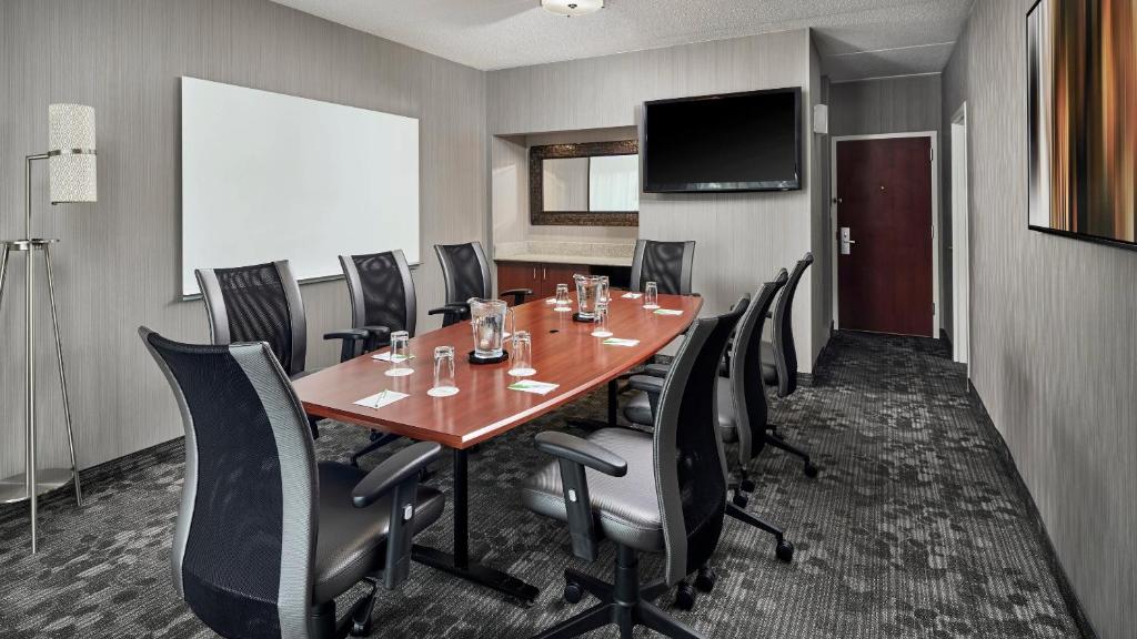 Courtyard By Marriott Baltimore BWI Airport - image 2