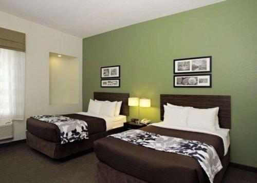 Sleep Inn & Suites Downtown Inner Harbor - image 3