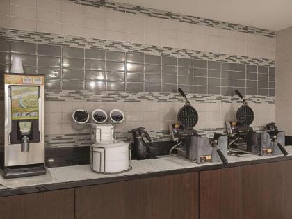 La Quinta by Wyndham Baltimore BWI Airport - image 15