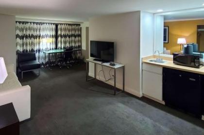 Comfort Inn & Suites Baltimore Inner Harbor - image 2