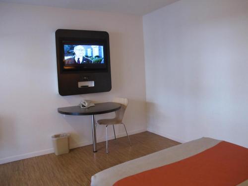 Motel 6 Baltimore Downtown - image 3