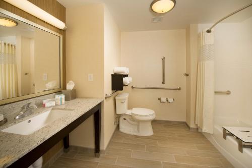 Hampton Inn & Suites Baltimore/Woodlawn - image 3