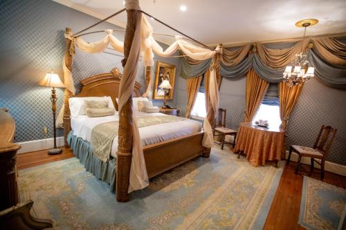 1840s Carrollton Inn - main image