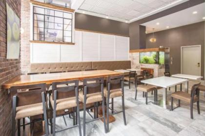 La Quinta by Wyndham Baltimore Downtown - image 3