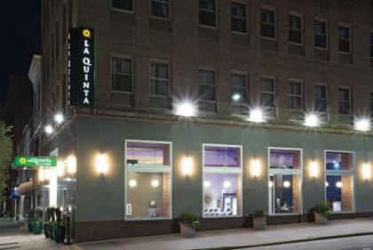 La Quinta by Wyndham Baltimore Downtown - image 4