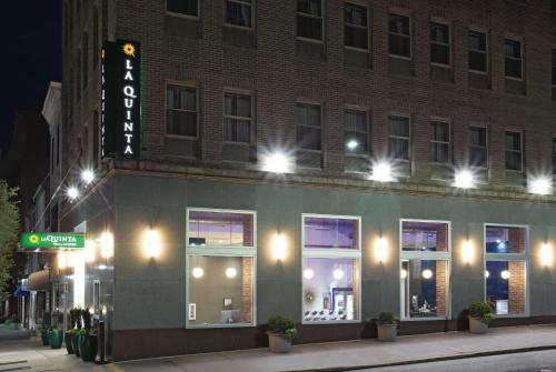 La Quinta by Wyndham Baltimore Downtown - image 4