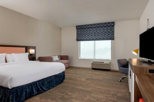 Hampton Inn Baltimore Bayview Campus - image 3