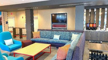 Tru By Hilton Baltimore Harbor East - image 2