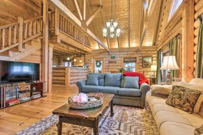Superb Linville Mountain Cabin with Wraparound Decks!