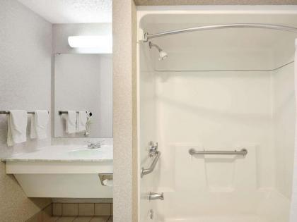 Days Inn by Wyndham Lisbon - image 10