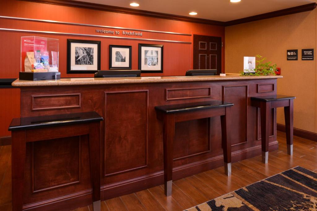 Hampton Inn Litchfield - image 2