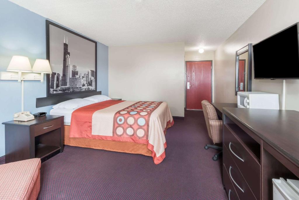Super 8 by Wyndham Litchfield - image 4