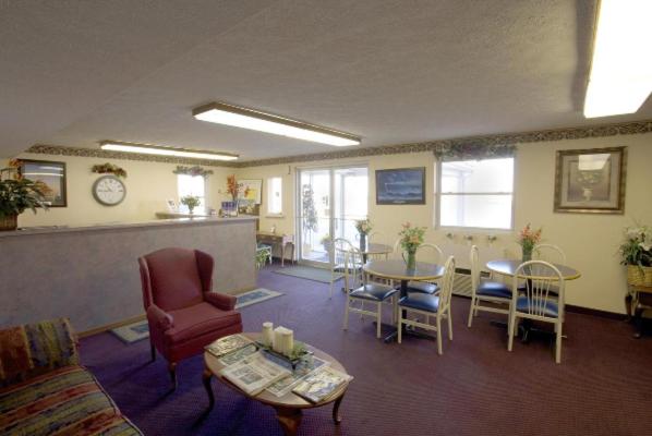 America's Best Value Inn Litchfield - image 5