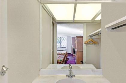 Knights Inn Austell - image 5