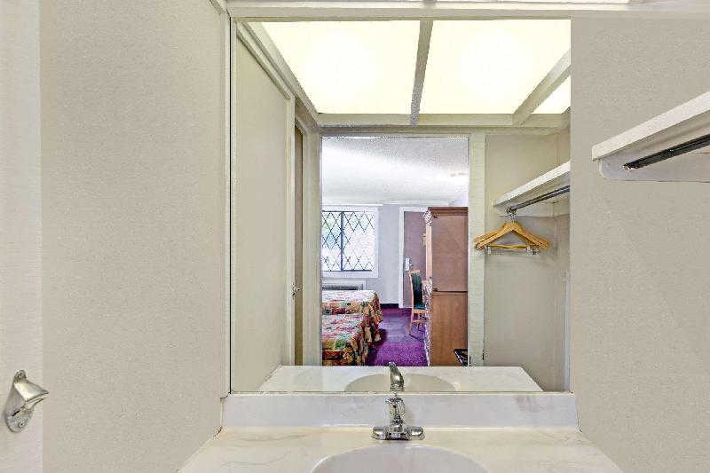 Knights Inn Austell - image 5
