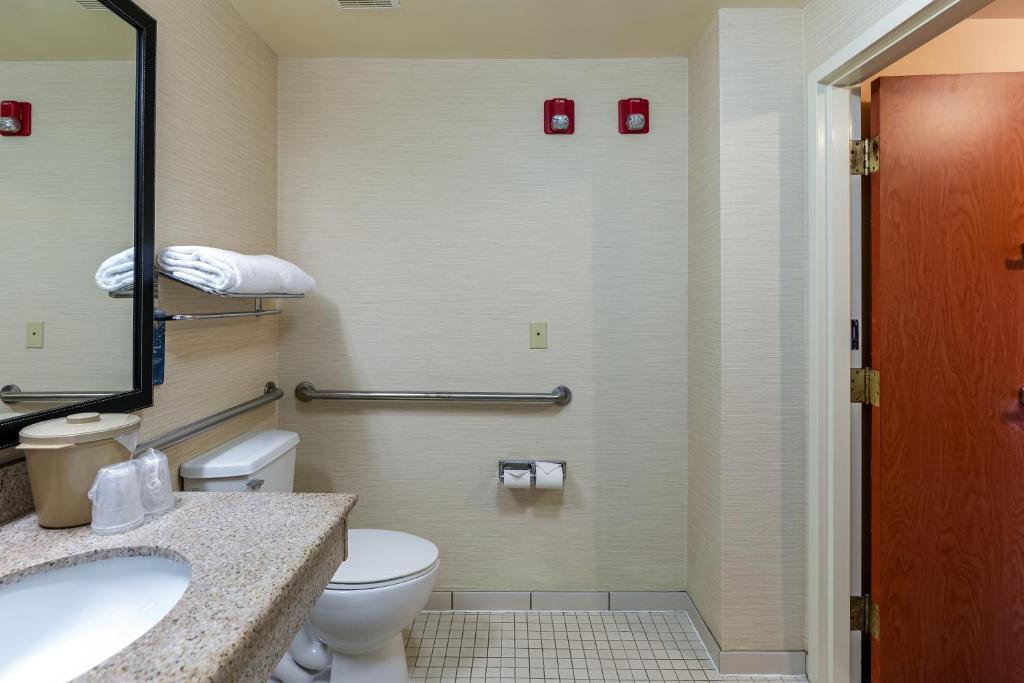Fairfield Inn & Suites by Marriott Atlanta Stonecrest - image 6